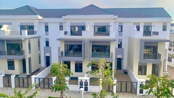 ảnh chụp nhà phố 8x20 aqua city