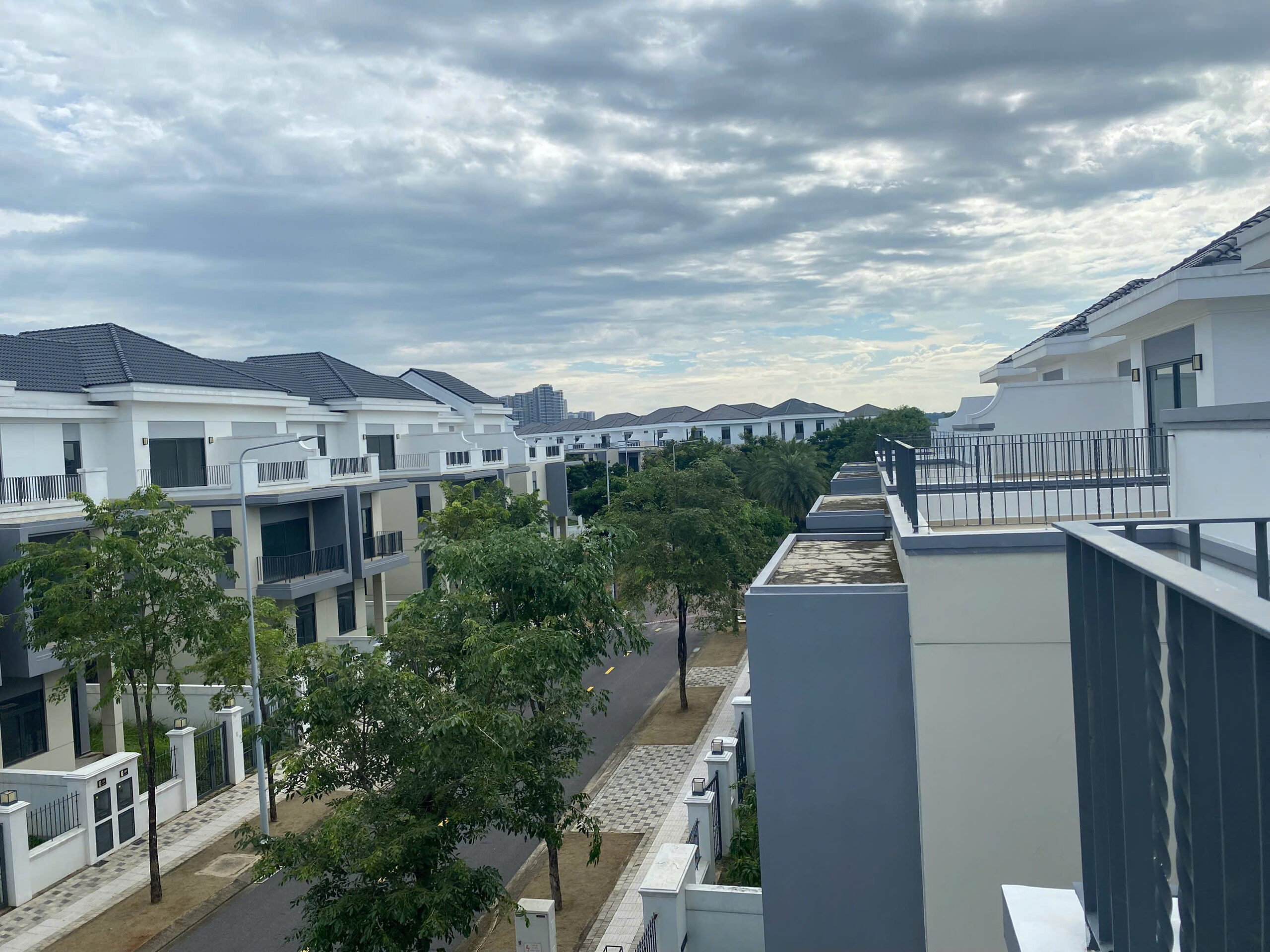 ban công biệt thự aqua city