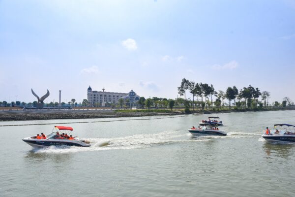 Bến du thuyền aqua city