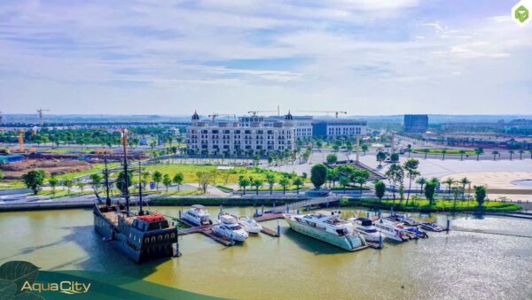 Bến du thuyền aqua city