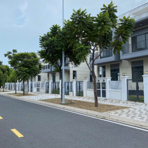 duong truoc nha pho aqua city