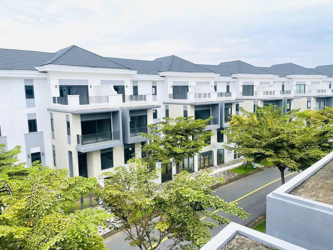 Nhượng lại nhà phố 160m2 Sun Harbor 2