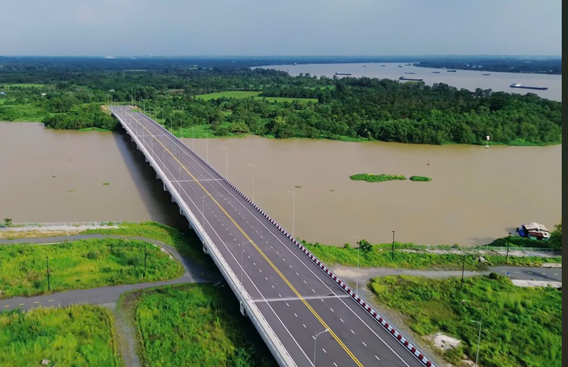 Đảo phượng hoàng ghi nhận dấu hiệu thi công trở lại