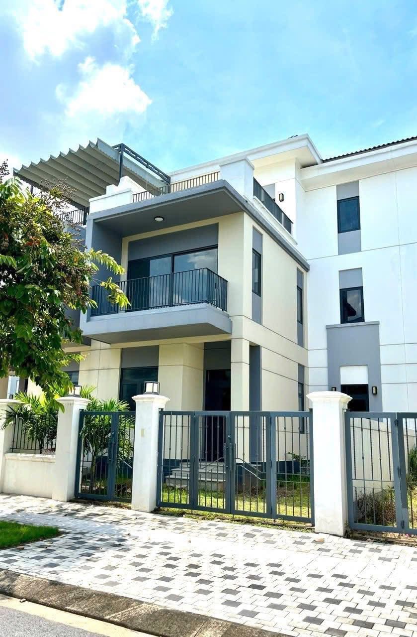 Biệt thự cạnh Clubhouse tại Sun Harbor 2, Aqua City mức giá ~59tr/m2 - Ảnh 2