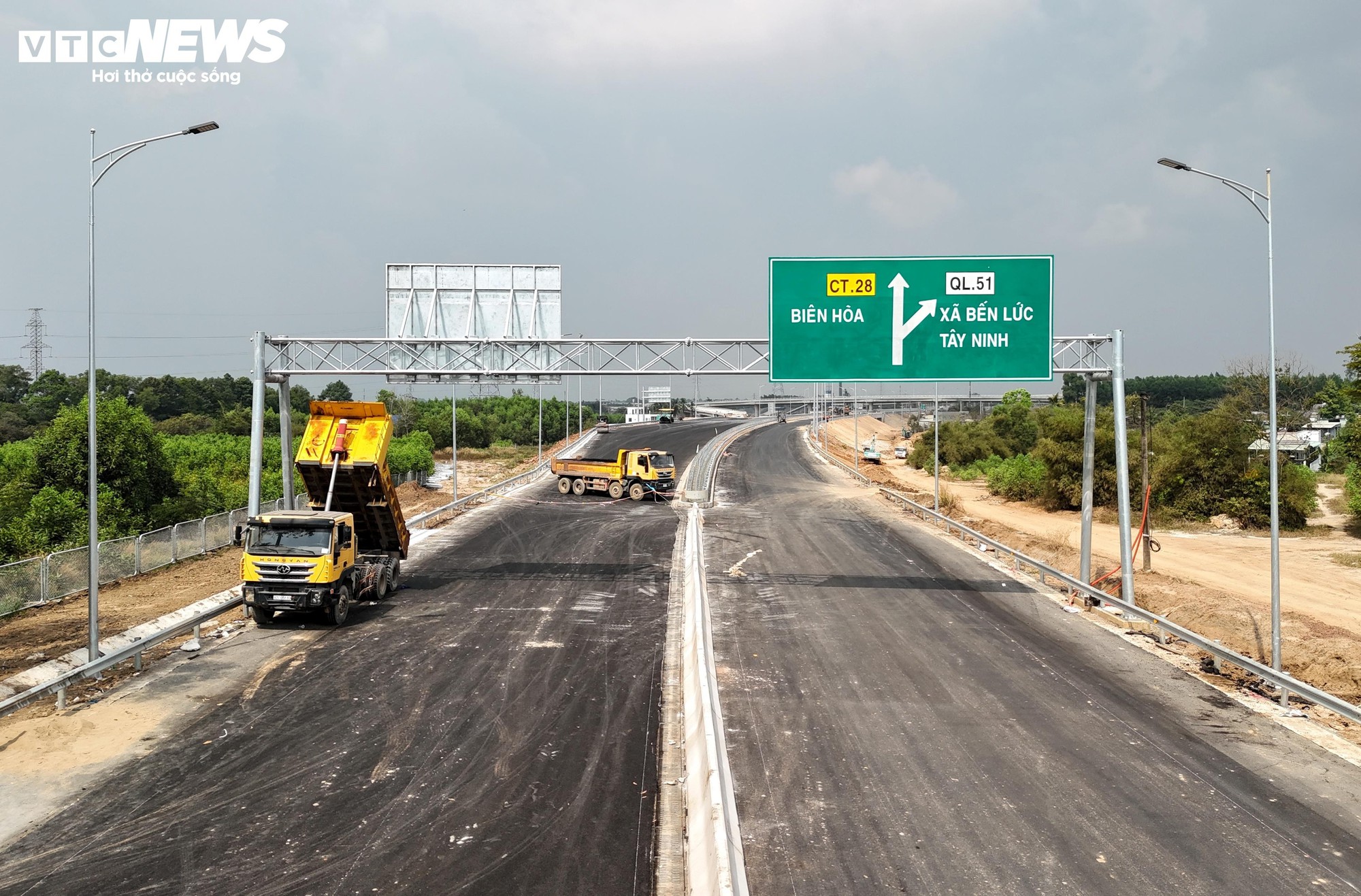 Theo kế hoạch, tuyến chính cao tốc Biên Hòa - Vũng Tàu sẽ hoàn thành và đưa vào sử dụng từ ngày 14/2/2026, toàn bộ dự án dự kiến hoàn thành trong tháng 4.