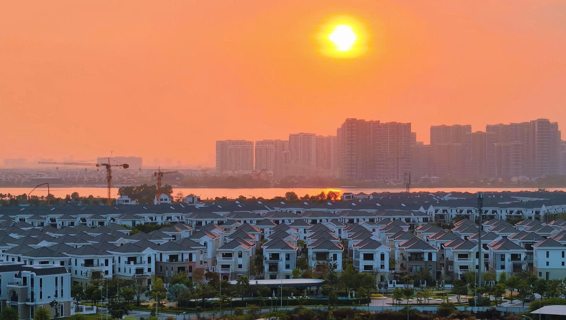 Toàn cảnh khu biệt thự Grand Villas nhìn từ trên cao, quy hoạch đồng bộ và bao quanh bởi mảng xanh nội khu.