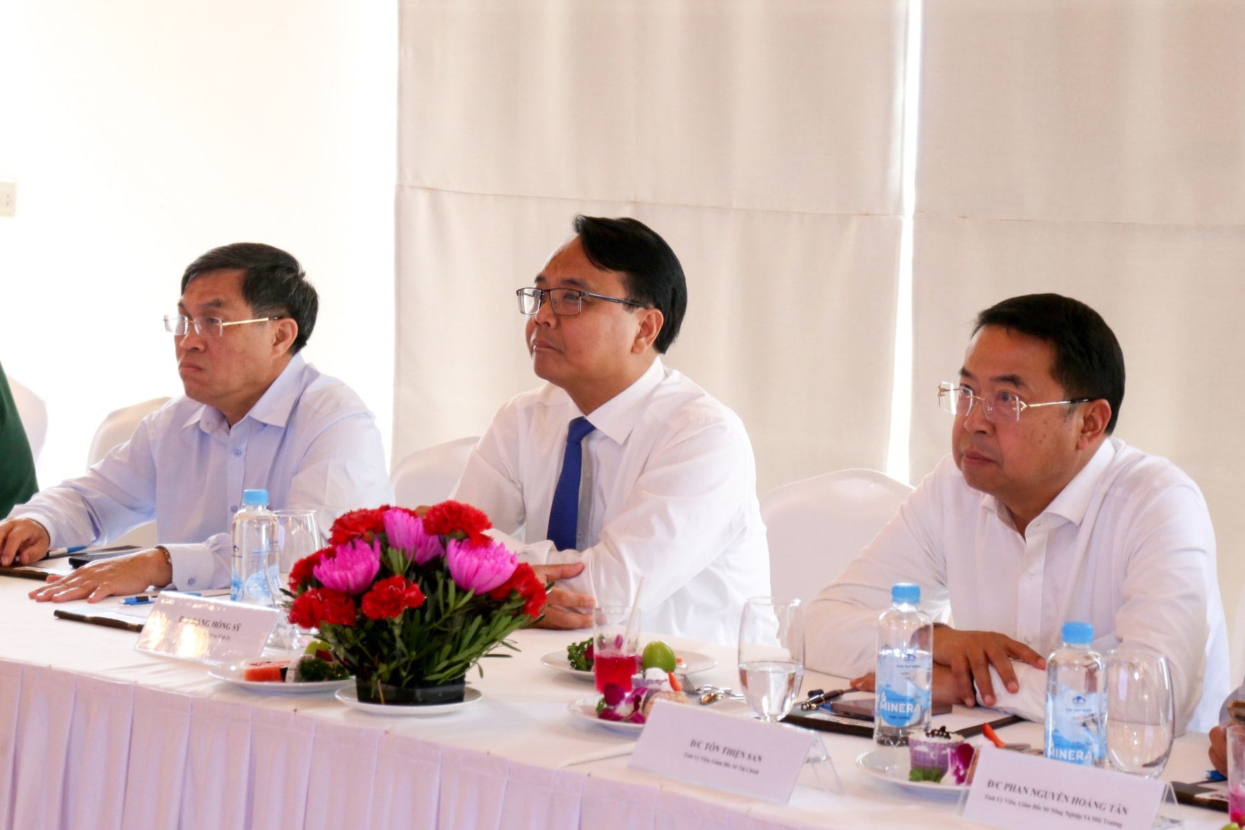 Đồng chí Đặng Hồng Sỹ và đồng chí Võ Ngọc Hiệp, Phó Chủ tịch UBND tỉnh tham dự buổi thăm, chúc Tết